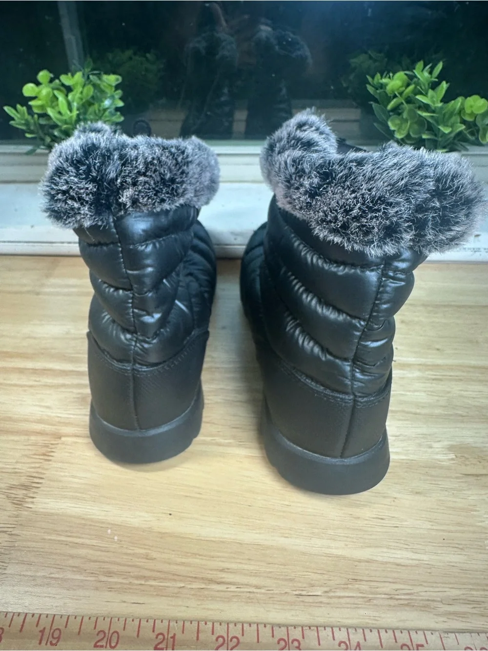 The North Face Black women’s size 6 thermoball micro-baffle Boots